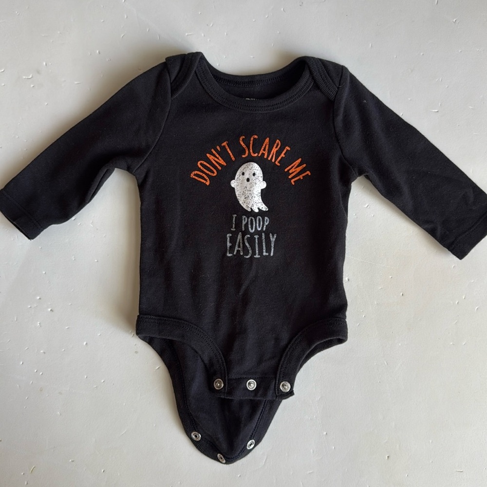 Halloween 3 pc set Bodysuit Shirt, Orange Pants, 2 Socks, and Pumpkin Hat 0-3 mo - Picture 2 of 11